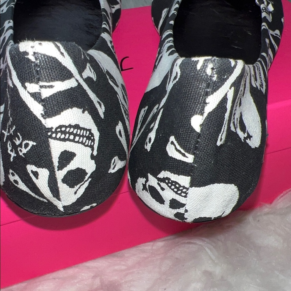 Betsey Johnson Black Skull Print Flats with Silver Toes - Picture 6 of 13